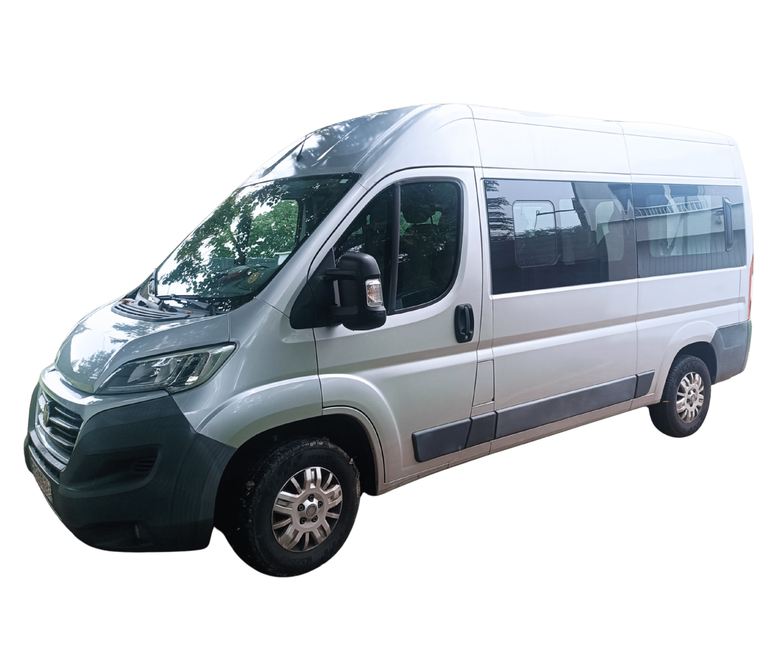 photo détourée d'un minibus de location provenant d'Atout Fret